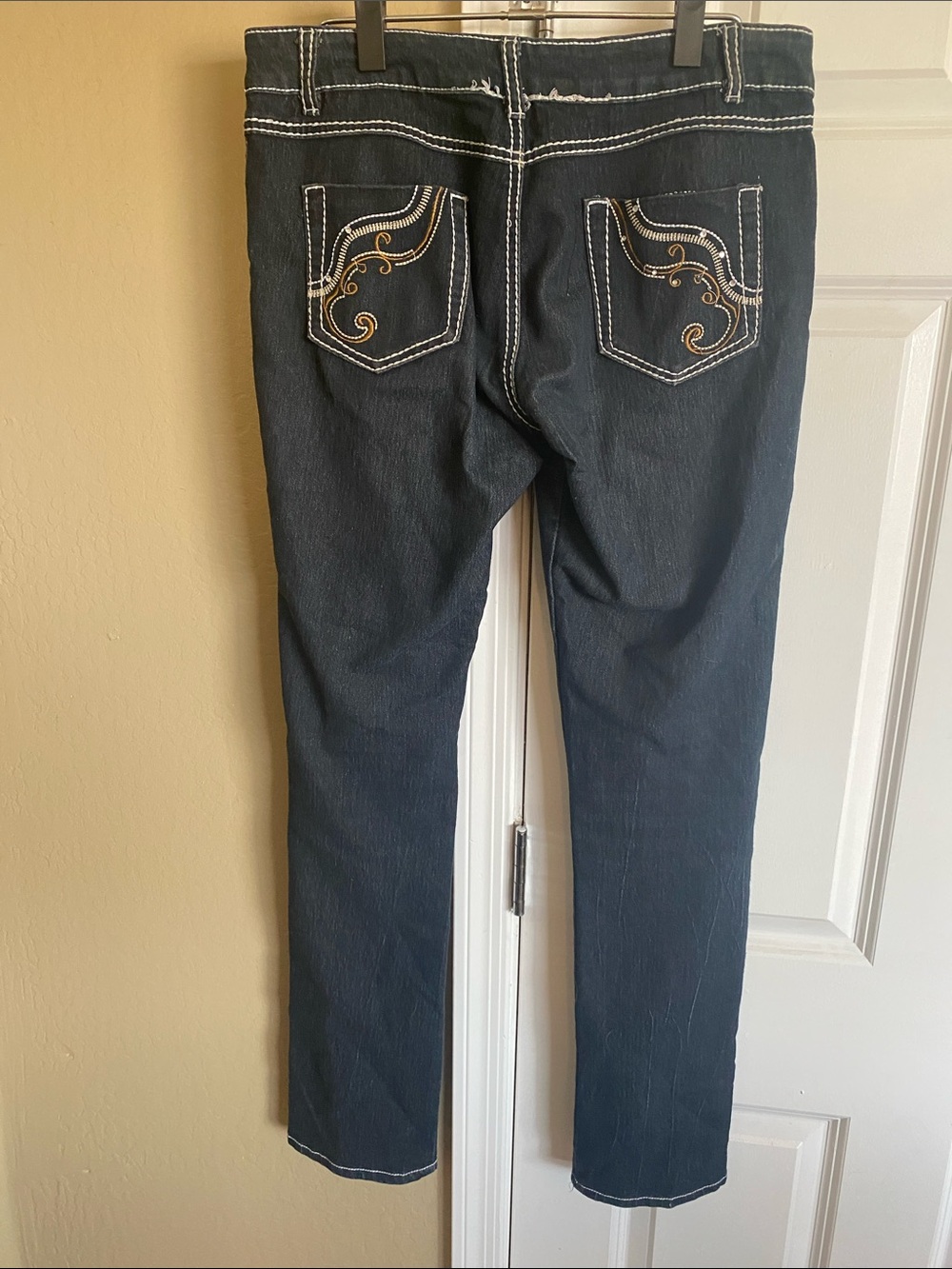 Women’s Zzvet Dark Wash Embroidered Pocket - Picture 2 of 3